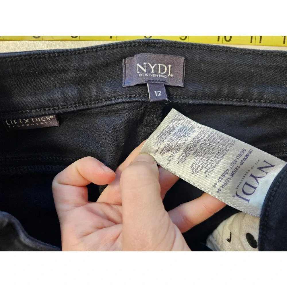 NYDJ black croppedCuffed jeans 32x22 black wash stretch lift Tuck size 12 *